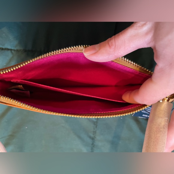 NWT Dooney & Burke Disney Aristocats Pink Wristlet/ Zip Wallet - Picture 8 of 11